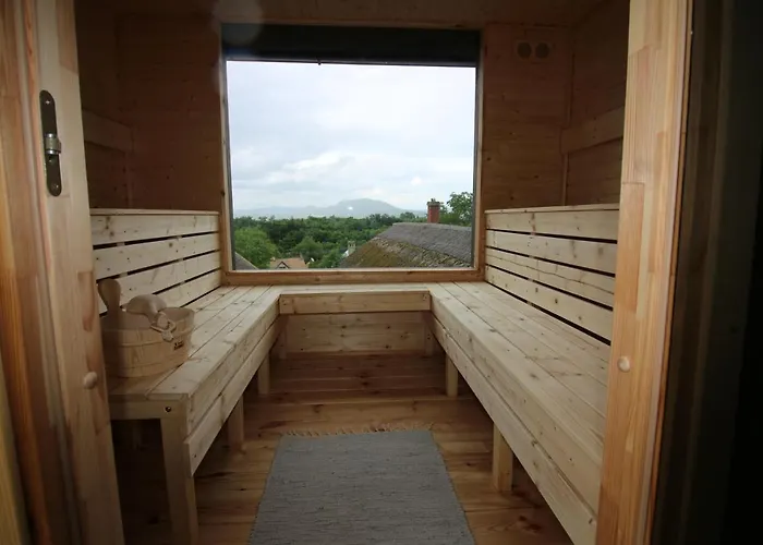 Nadas Vendeghaz Es Wellness - بيت ضيافة